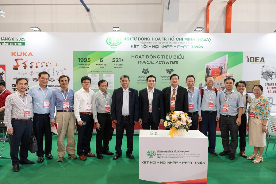 Ông Nguyễn Trường Thi - Phó Giám đốc Sở Công Thương TP.HCM cùng các đại diện của Hội Cơ khí TP.HCM, Hiệp hội Cơ – Điện Bình Dương đến thăm Khu nhà chung của Hội Tự động hóa TP.HCM.